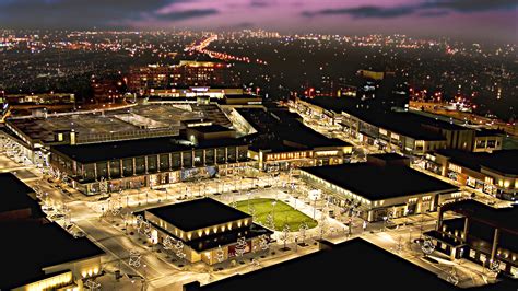 shops at don mills security